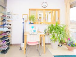明るいエントランスの様子