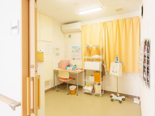 明るい多目的室の一角