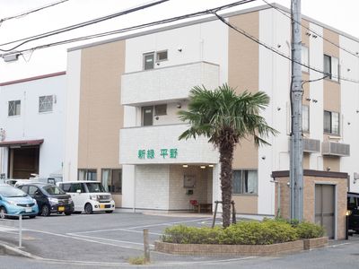 緑豊かな外観の建物