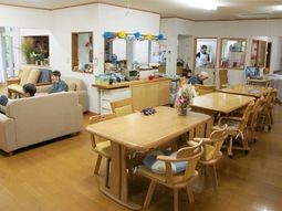 共有スペースの柔らかな雰囲気