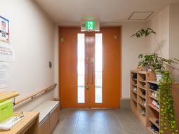 出口のある廊下