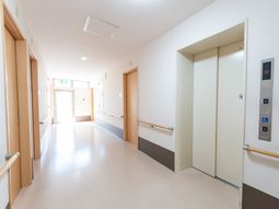 エレベーターのある廊下