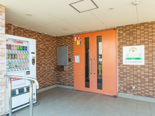 オレンジの扉のエントランス