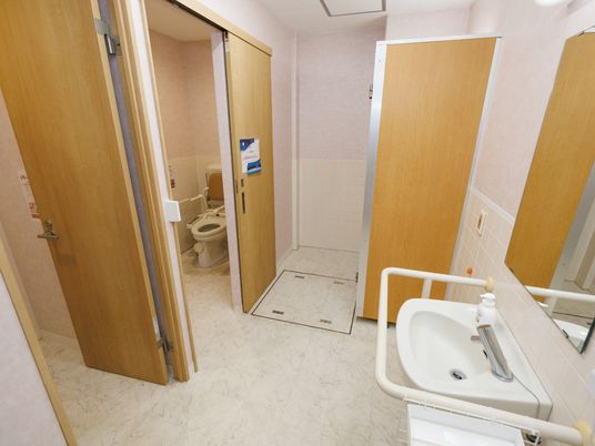 バリアフリーのトイレスペース