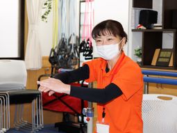 機能訓練室でのスタッフ