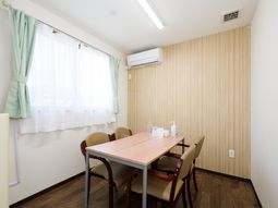 清潔感のある明るい食堂