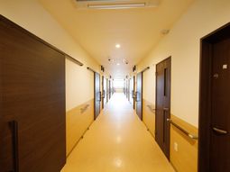 温かい雰囲気の廊下