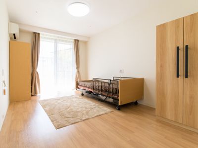 明るい居室の一角