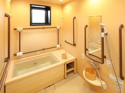 バリアフリーの浴室設備