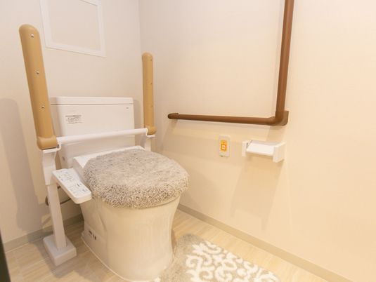手すり付きトイレ設備