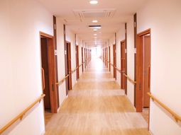 明るい廊下イメージ