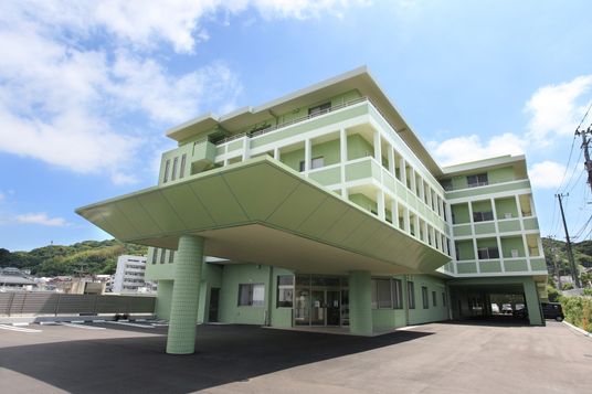 緑色の建物外観