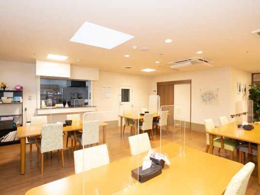 広々とした共用ダイニング