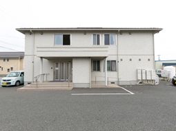 シンプルな建物の外観