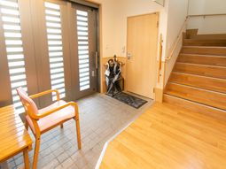 エントランスの明るい空間