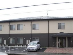 清潔感のある建物エントランス