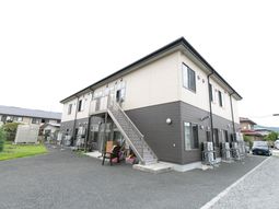明るい外壁の建物