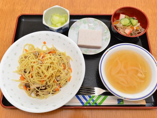 色鮮やかな食事内容