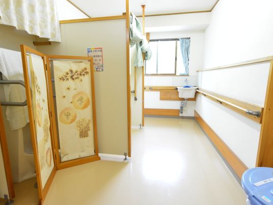 清潔な居室の洗面所