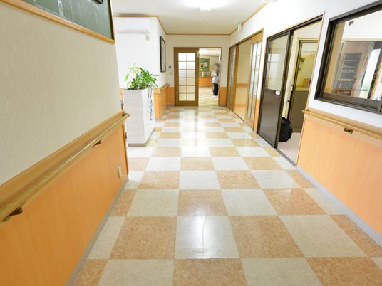 廊下に人影あり