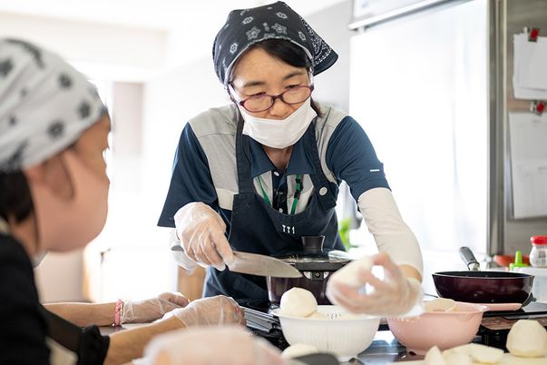 料理活動をする様子