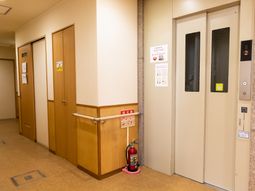 清潔な廊下とエレベーター