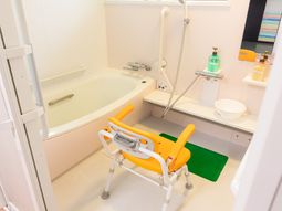 明るい清潔な浴室