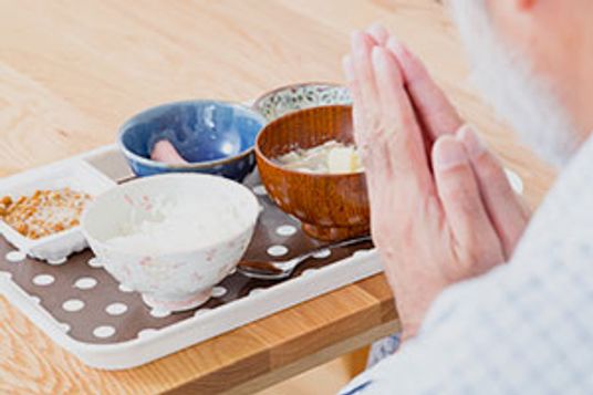 食事を楽しむ様子