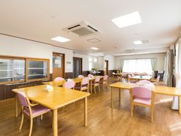 明るいダイニングスペース