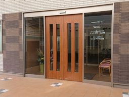 木製のエントランスドア