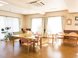 快適な日差しのダイニング