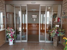 エントランスの明るい空間