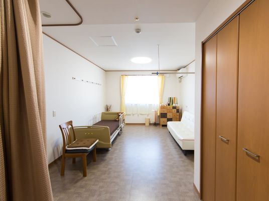明るく整った居室