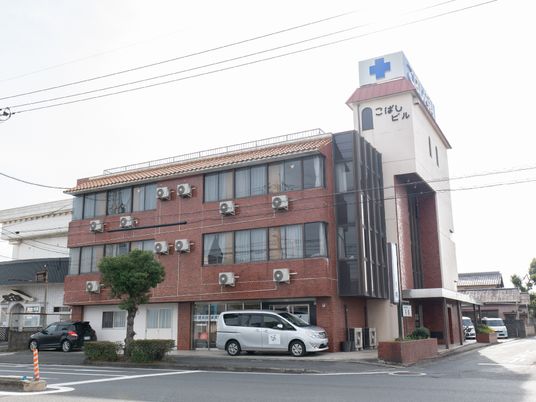 多階層の建物外観