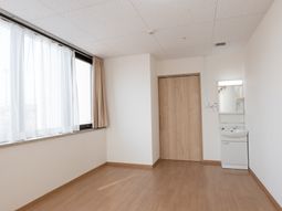 広々とした明るい居室空間