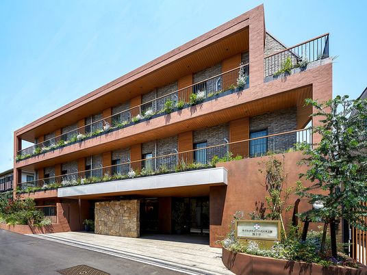 モダンな建物の外観