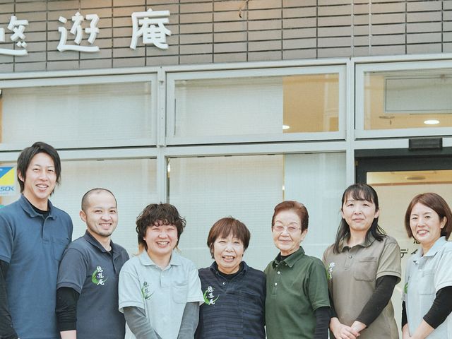 スタッフイメージ スタッフイメージ 親しみやすいスタッフが揃っている職場環境です。働く仲間と和やかに過ごせます。