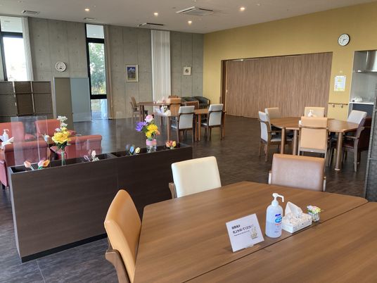 広々としたラウンジ