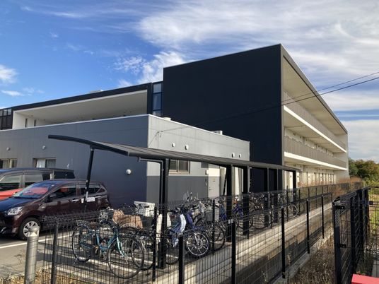 駐輪場と建物