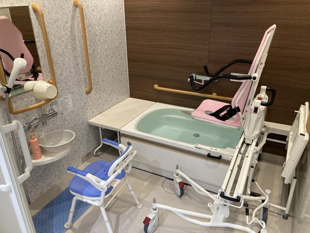 バリアフリー浴室 浴室 車椅子ユーザーが快適に利用できるように設計された安全で安心な空間です。