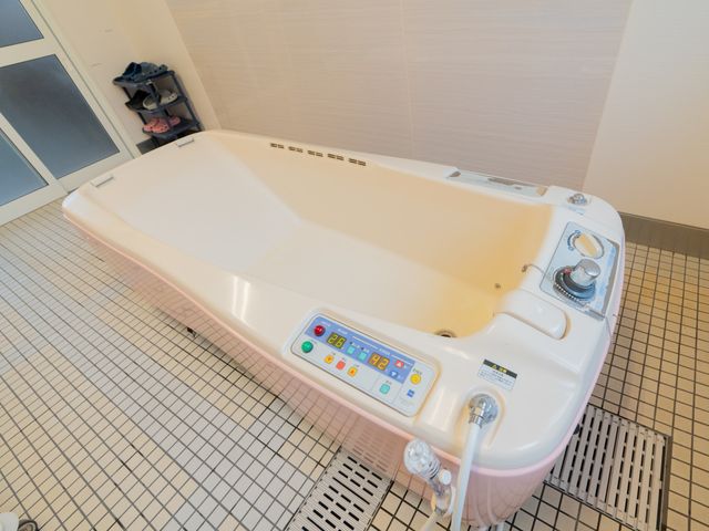 設備が整った浴室 浴室 ゆったりとしたスペースで、快適に入浴できる設備が整っています。安心してお使いいただけます。