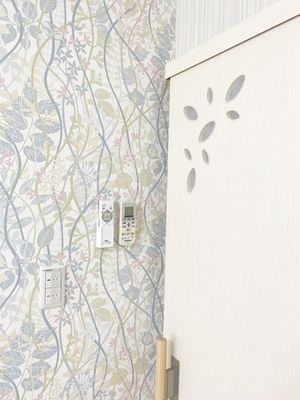 模様が施された扉