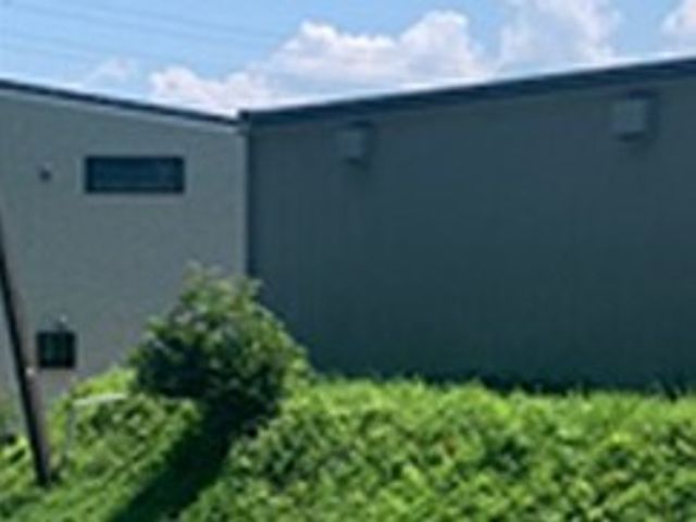 緑の広場の外観 外観 広々とした緑のスペースが魅力的で、リラックスできる環境が整っています。