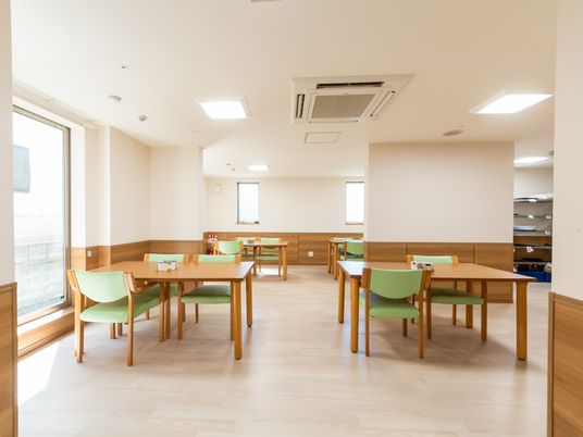 自然光が入るダイニングルーム