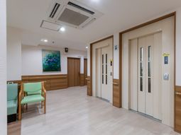 エレベーターと廊下