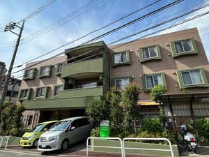 建物正面の外観  