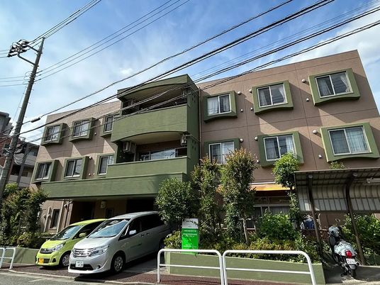 建物正面の外観  