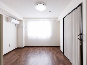 明るい居室の一角