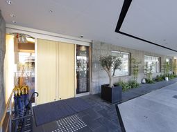 エントランス清潔で明るい