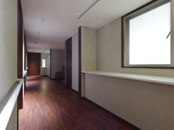 清潔感のある廊下の風景